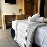 מלון דירות Panorama Hideaway 2*